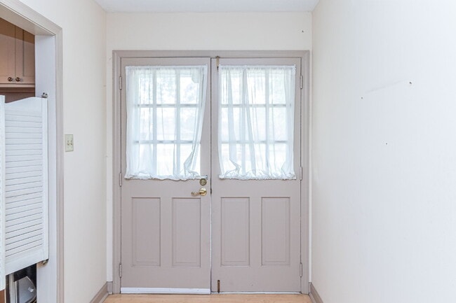 Building Photo - SPACIOUS Brick Home in Goldsboro (Wayne Memorial Drive area)