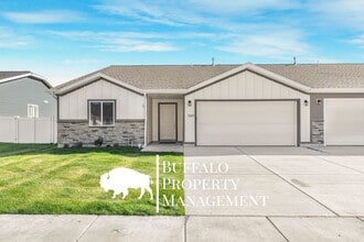 Building Photo - 569 Jeanine Dr