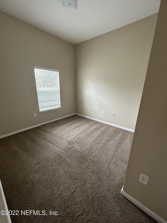 Foto del edificio - 7920 Merrill Rd