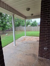 Building Photo - 3219 W Thornebrook St