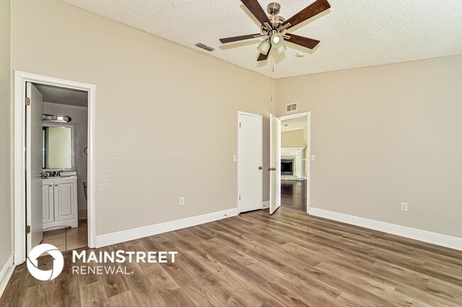 Building Photo - 6212 Chinaberry Dr