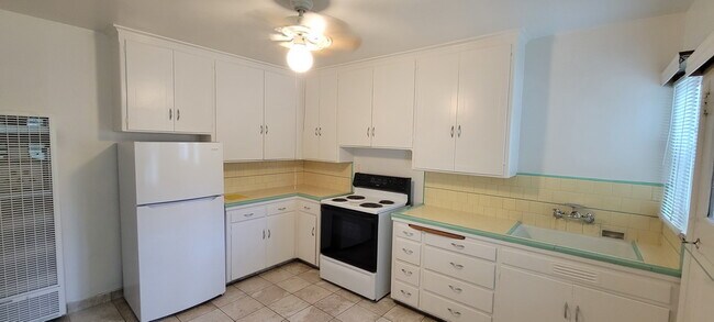 Foto del edificio - 545 W Hammond Ave