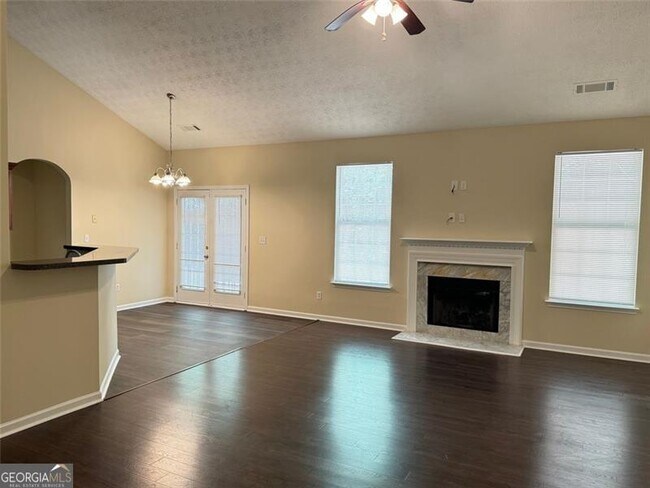 Foto del edificio - 5736 Lakeside Dr