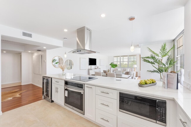 Building Photo - 2851 NE 183rd St