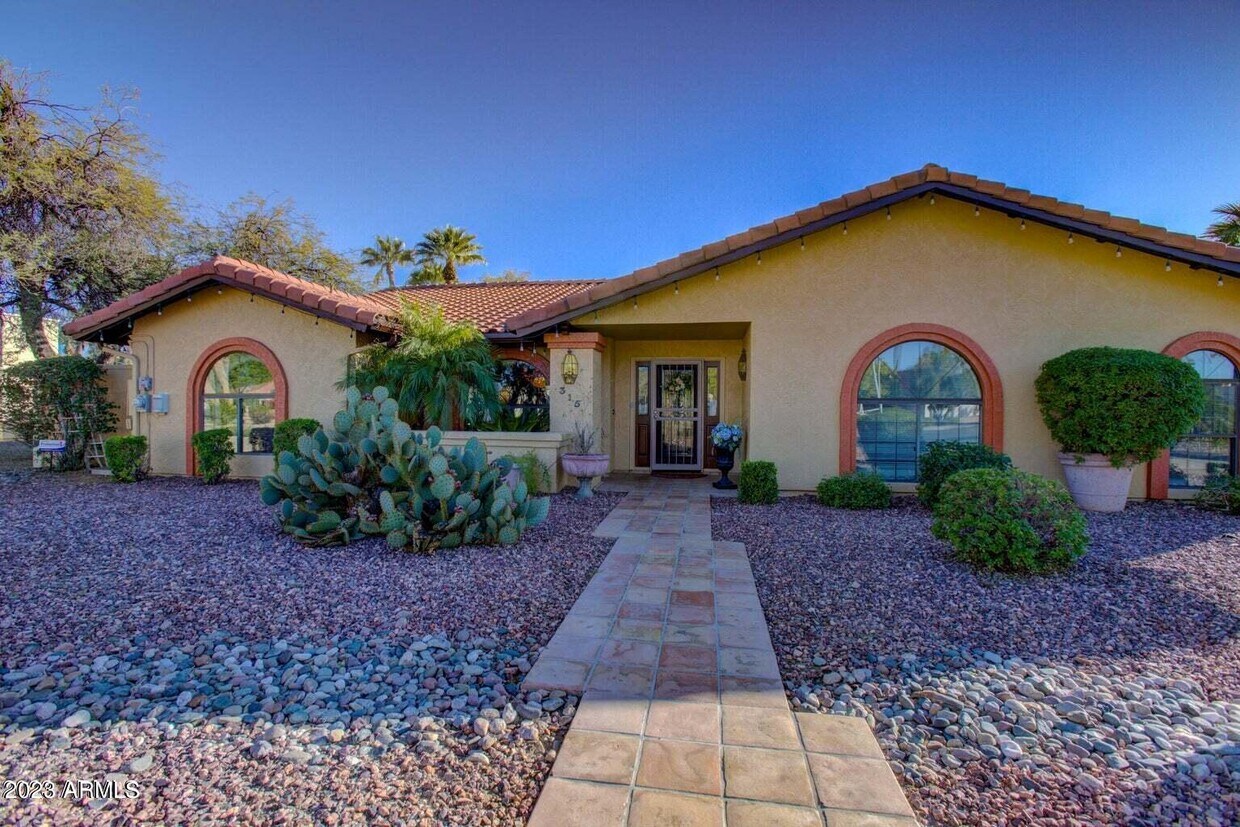 Primary Photo - 315 W Sonoma Dr