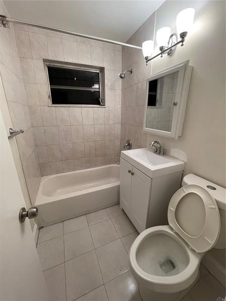 Building Photo - 1714 Lauderdale Manor Dr