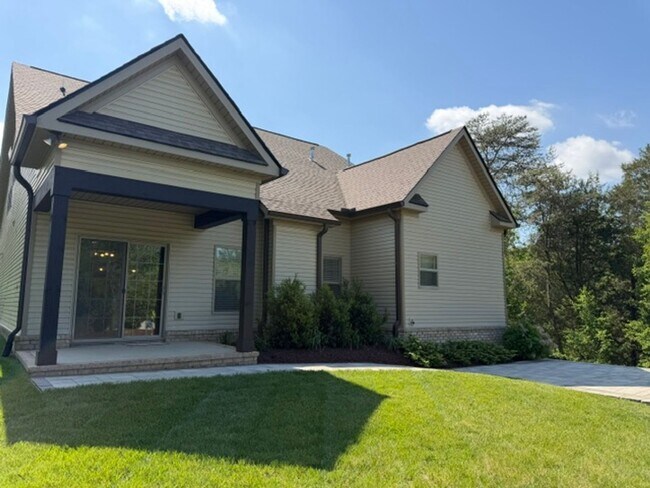 Foto del edificio - Knoxville 37931 - 4 bedroom 3 bath - call Linda Meese 865-591-6004