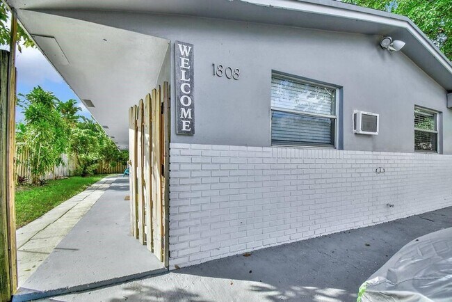 Foto del edificio - 1808 SW 20th St