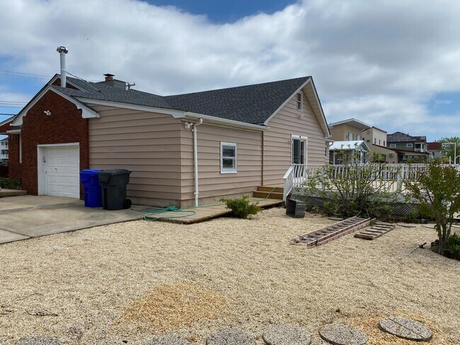Building Photo - 101 Valencia Dr