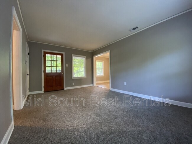 Building Photo - 817 Marsh Ave