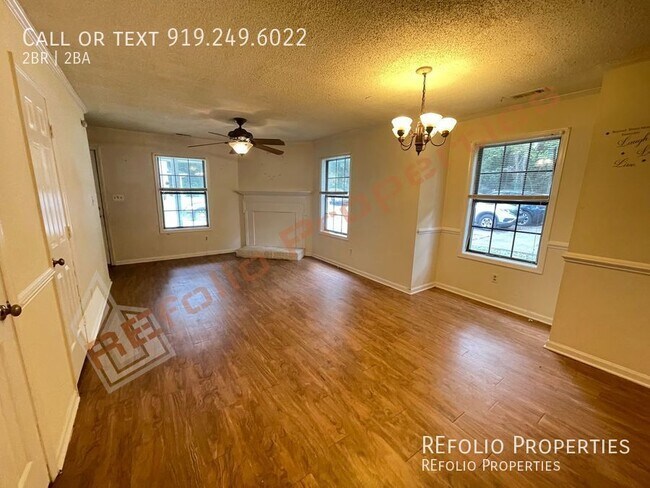 Building Photo - Great Location! 2 Bedroom 1.5 Bath 2 Story...