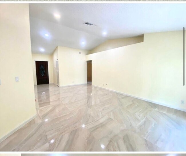 Foto del edificio - 5314 Blueberry Hill Ave