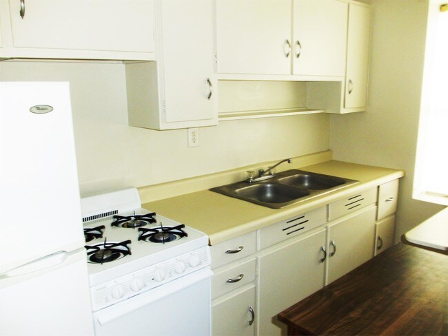 Building Photo - 301 15th St NE