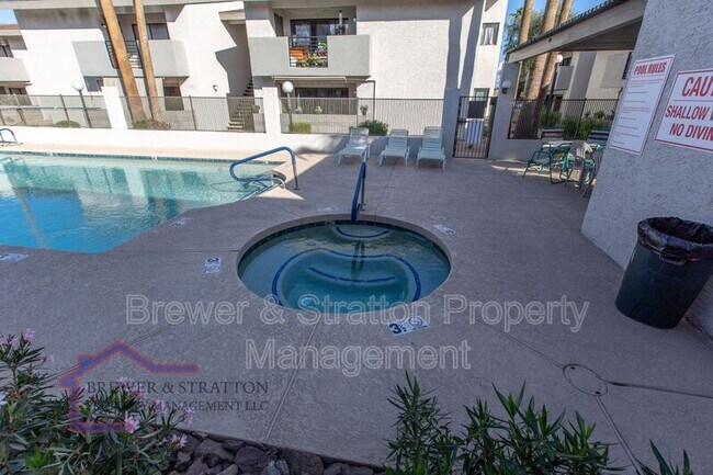 Foto del edificio - 6480 N 82nd St