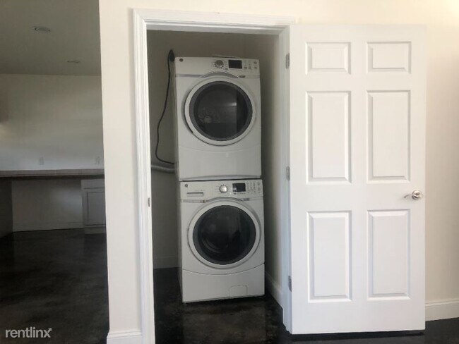Foto del edificio - 3 br, 2 bath House - 1855 W Lincoln Street