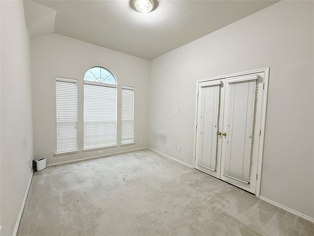 Foto del edificio - 6101 Vineyard Ln