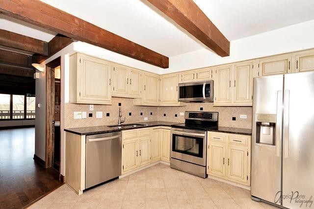 Building Photo - 6660 Wood River Dr