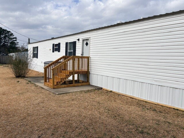 Building Photo - Mobile Home for Rent in Pikeville! 3 BR | 2BA w/ Lawn Care Included!