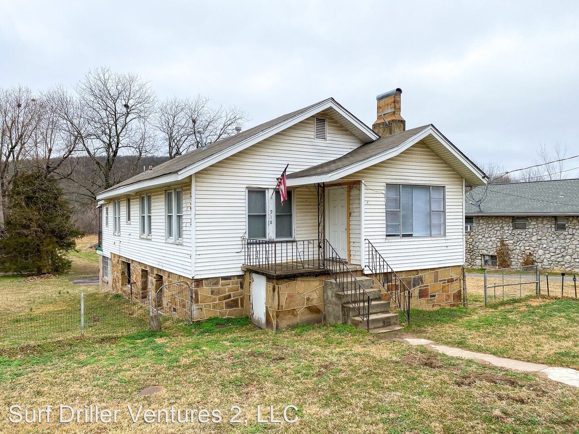 Primary Photo - 3 br, 1 bath House - 918 N Willow Road, Ap...