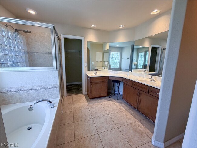 Foto del edificio - 2110 SW 38th Terrace