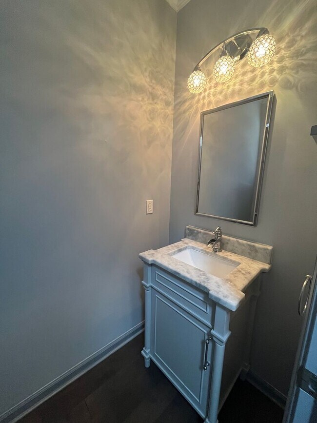 Building Photo - Beautiful 4 Bedroom in Dorchester II School District