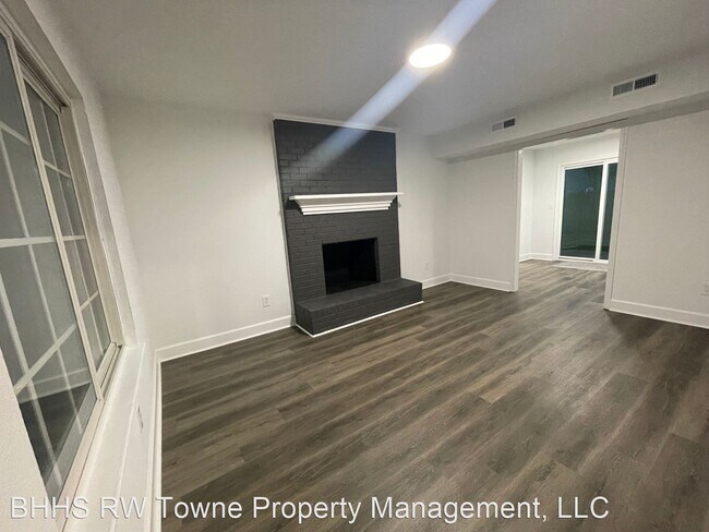 Building Photo - 3 br, 2.5 bath House - 932 Woodhue Court