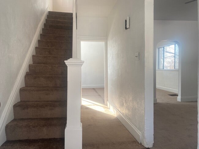 Building Photo - 2723 Merwyn Ave