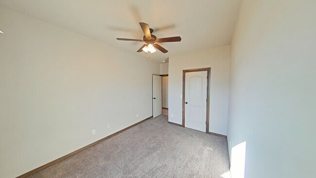 Foto del edificio - 222 Northwest Granite Avenue