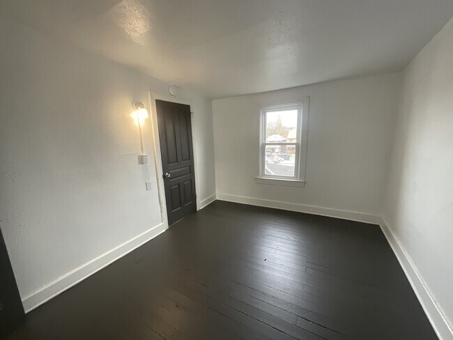 Foto del edificio - 829 W Poplar St