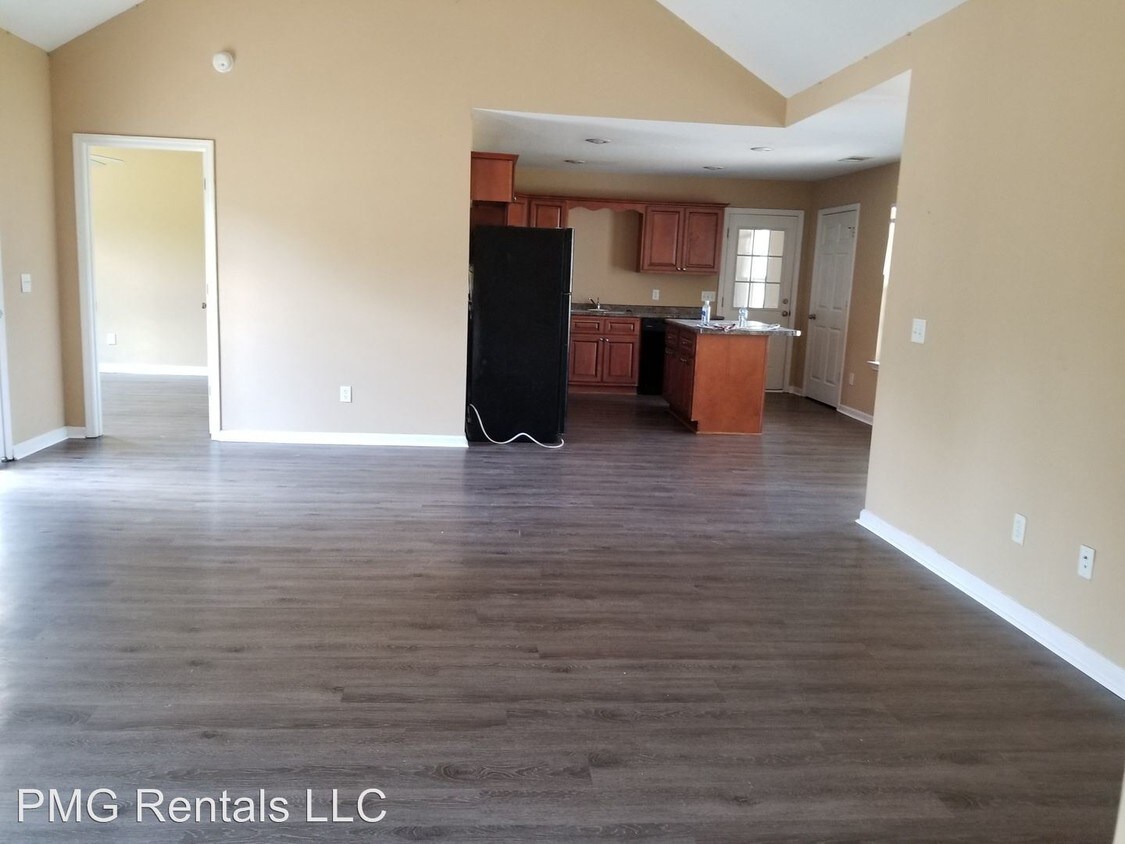 Primary Photo - 4 br, 4 bath Room For Rent - 420 Coach's Way