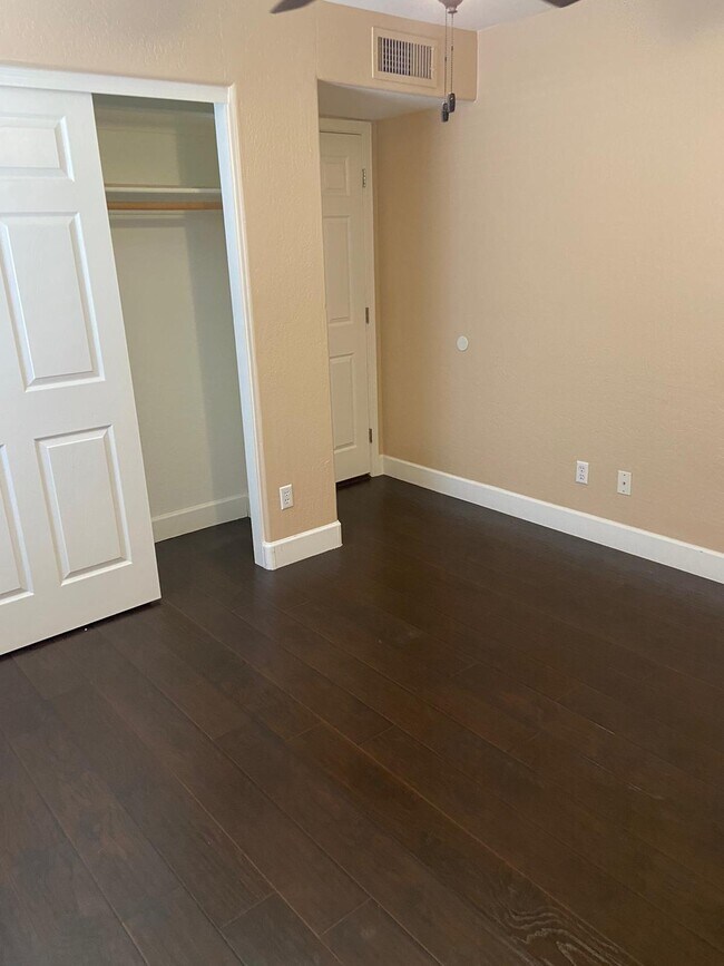 Building Photo - 838 W San Mateo Dr