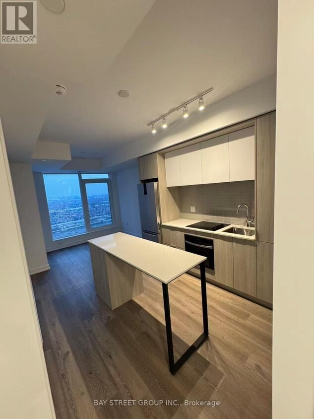 Photo principale - 395 Square One Dr