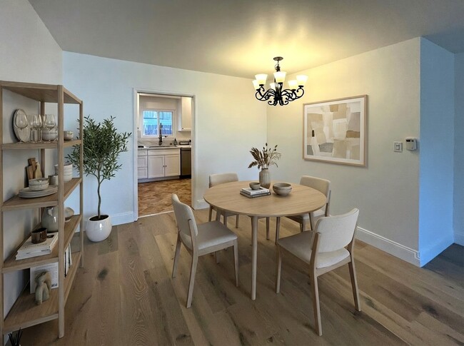 Building Photo - 325 E Stocker St