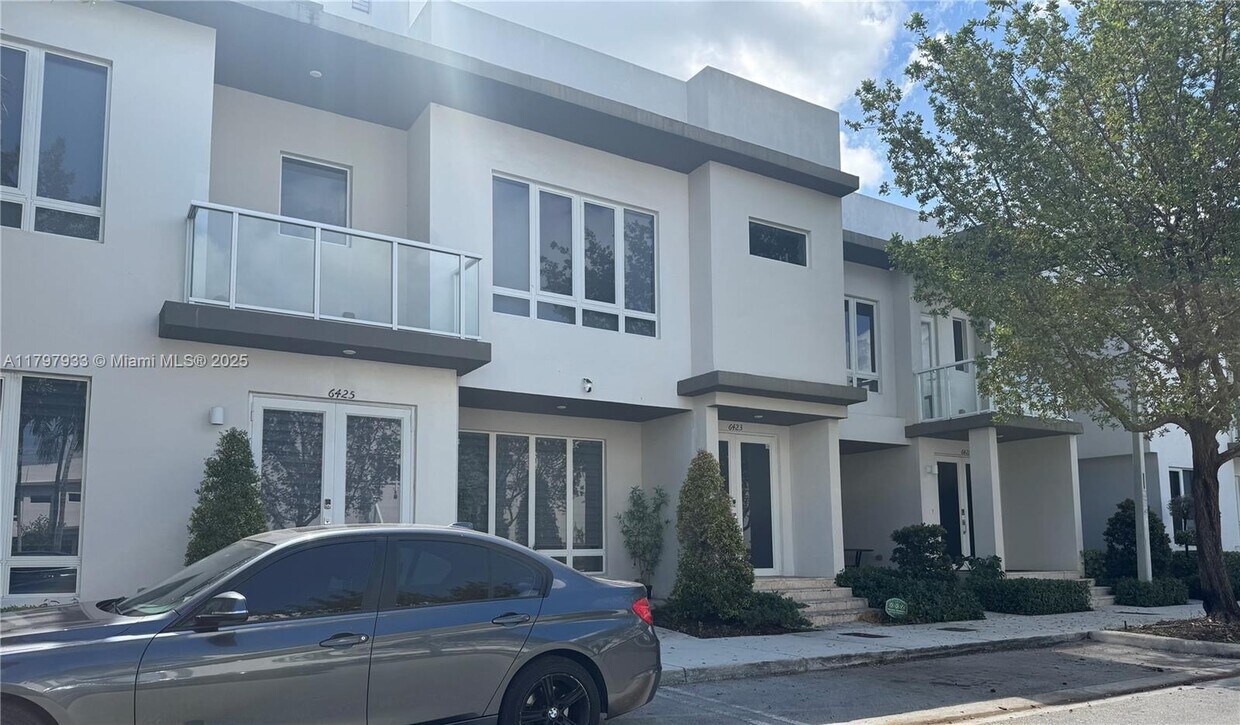 Building Photo - 6423 NW 105th Ct