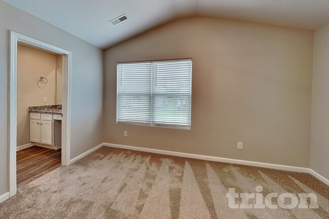 Building Photo - 1225 Standing Oak Dr
