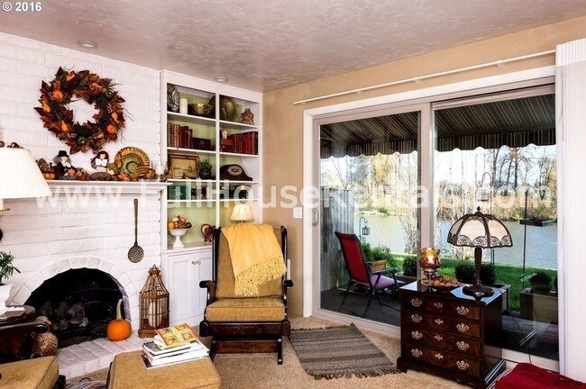 Building Photo - 825 Stephens Dr