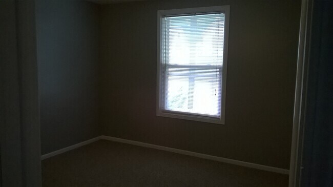 Building Photo - 930 Baraga St NE