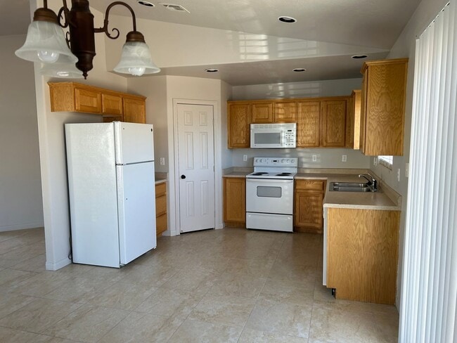 Foto del edificio - 3 Bedroom, 2 bath home in non HOA