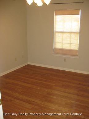 Foto del edificio - 1509 Pine Crest Dr