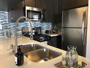 Building Photo - Blix32 Apartments