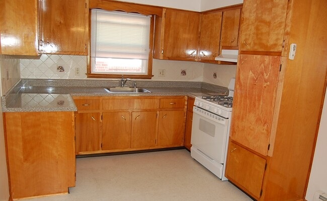 Building Photo - 139 Grove St