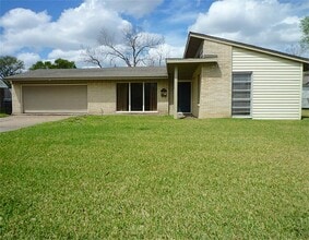 Building Photo - 4810 Redstart St