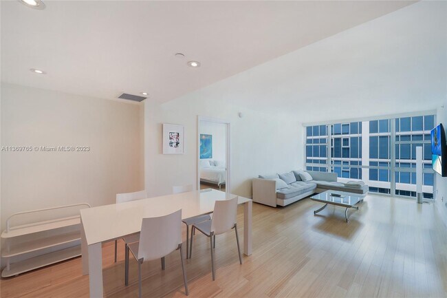 Building Photo - 6801 Collins Ave