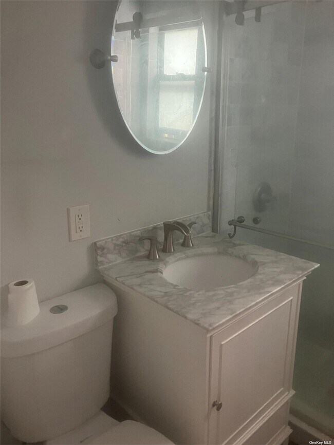 Foto del edificio - 65 W Broadway