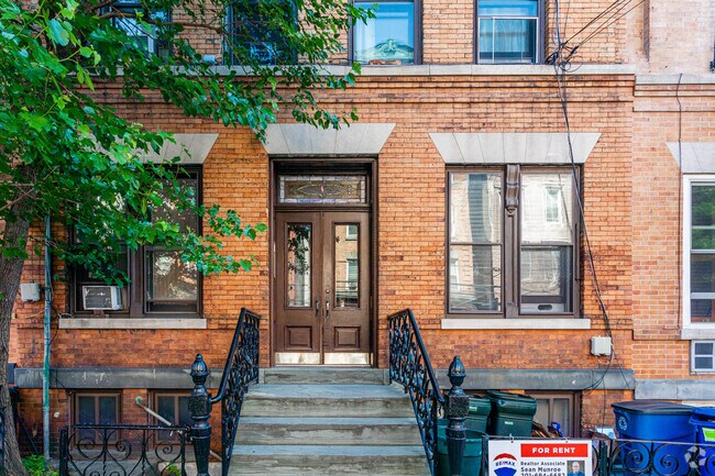 Entrada - 923 Willow Ave