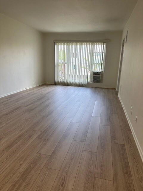 Foto del edificio - 7763 Romaine St