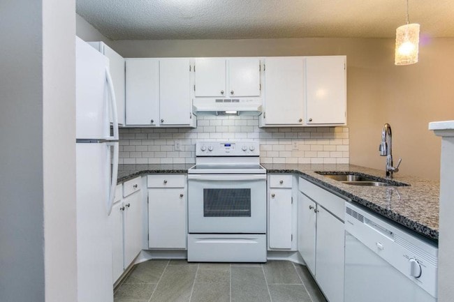 Building Photo - 1586 Eagles Place K101