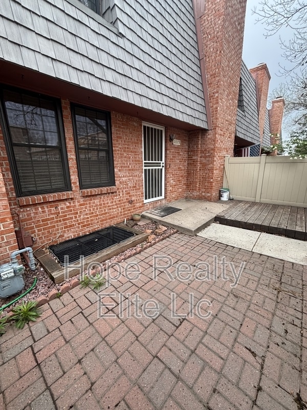 Building Photo - 2079 Sussex Ln