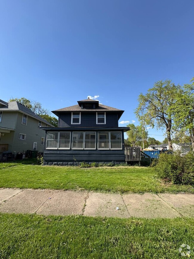 Building Photo - 202 Summit Ave