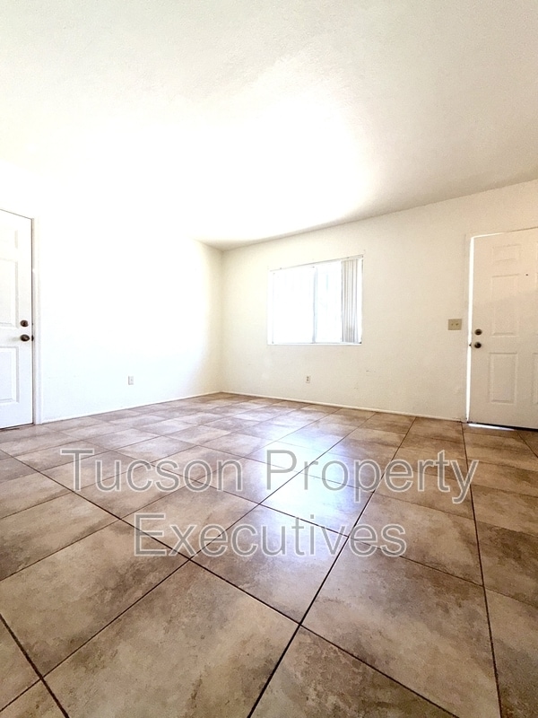 Building Photo - 4901 E Pima St